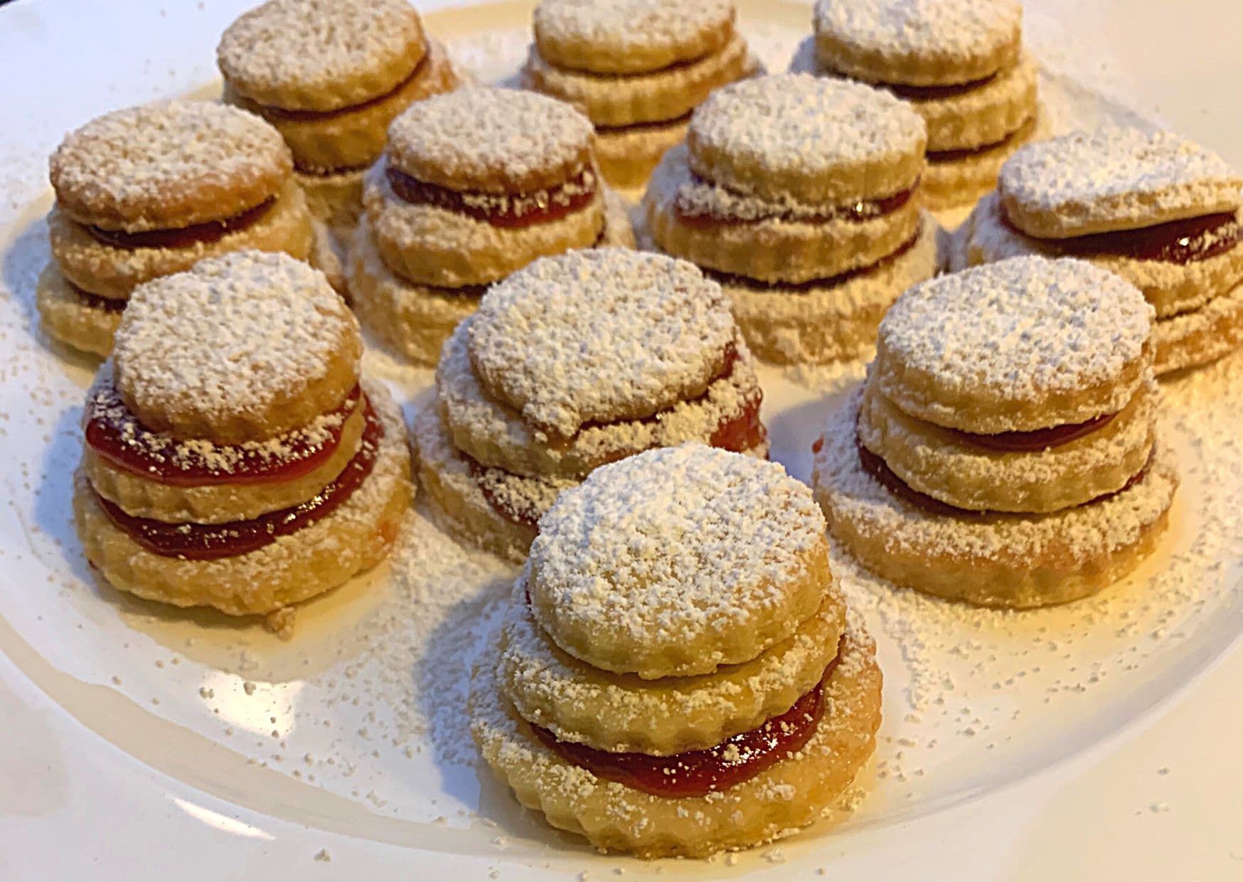 German Christmas terraces, on a white plate, dusted with powdered sugar and ready to eat.