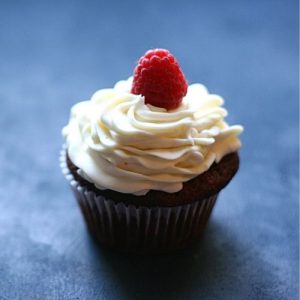 Simple red velvet cupcakes with white chocolate cream cheese frosting and white chocolate mousse filling