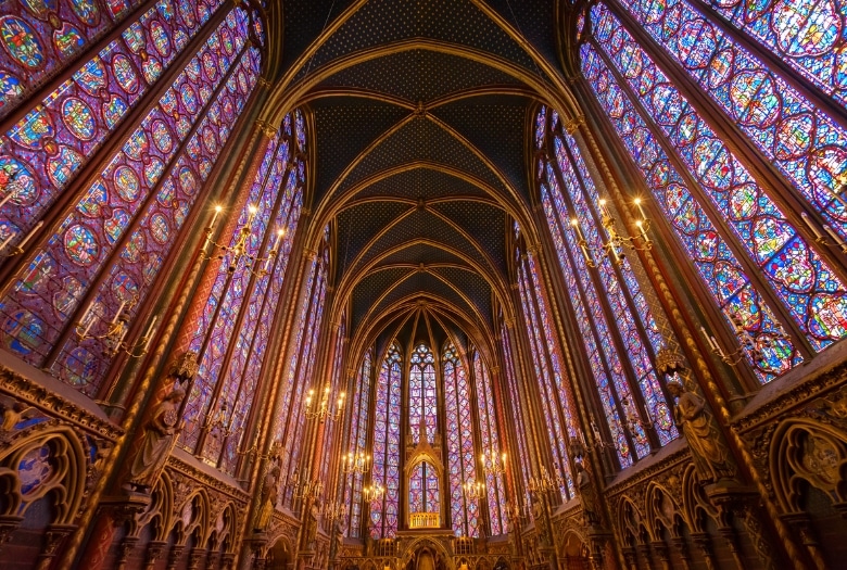 The gorgeous upper chapel of Sainte-Chapelle, with its stain glass windows, my pick for our itinerary for our 4 days in Paris with a chemo patient.